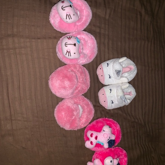 New born slippers (4) $3 each $10 for all - Picture 1 of 1